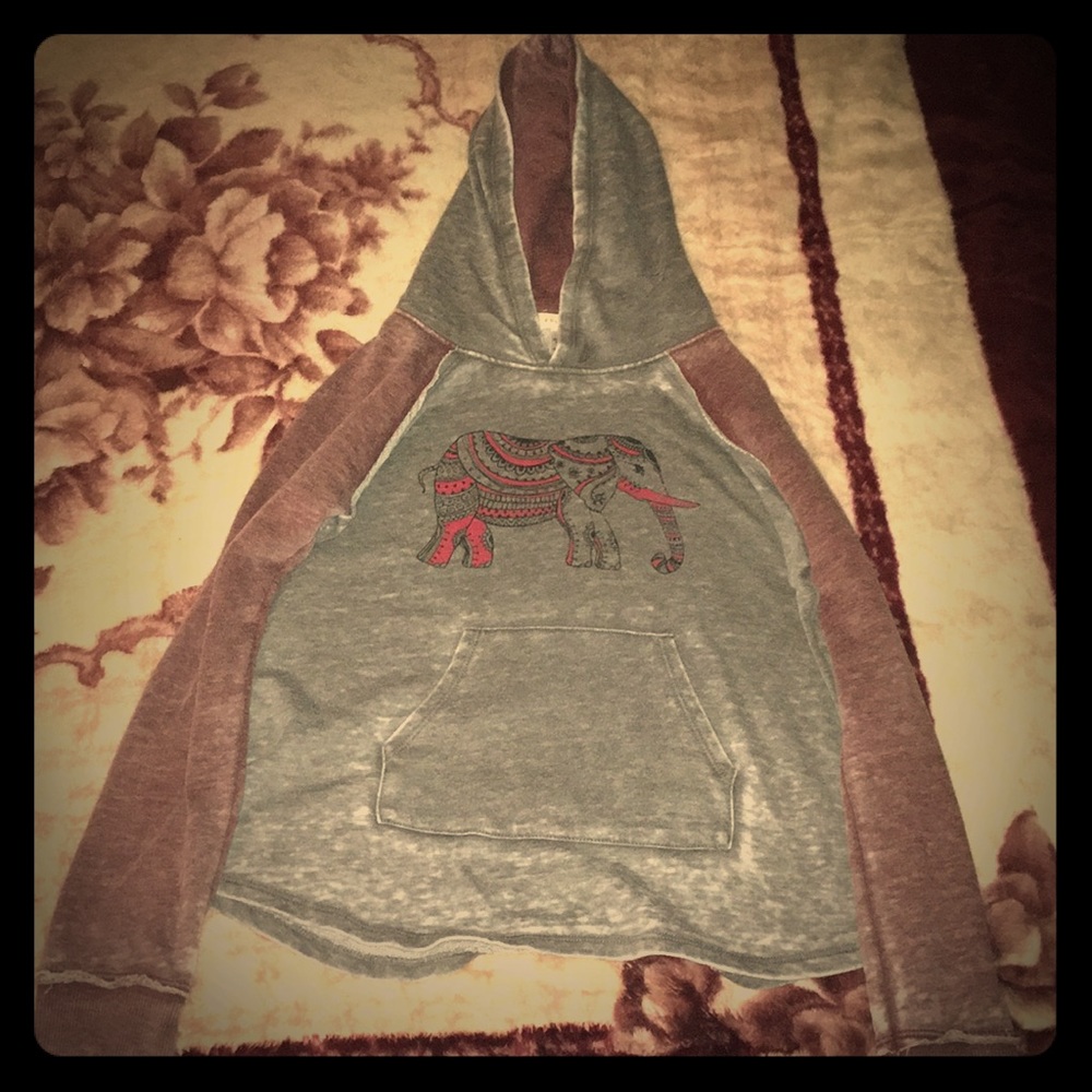 Vintage,elephant printed on hoodie!